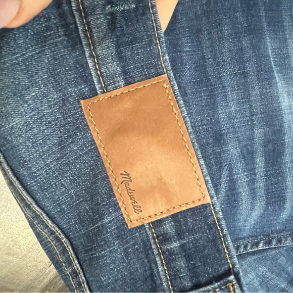 Madewell Women’s Medium Wash 10 inch High Rise Distressed size 30 - Picture 11 of 11